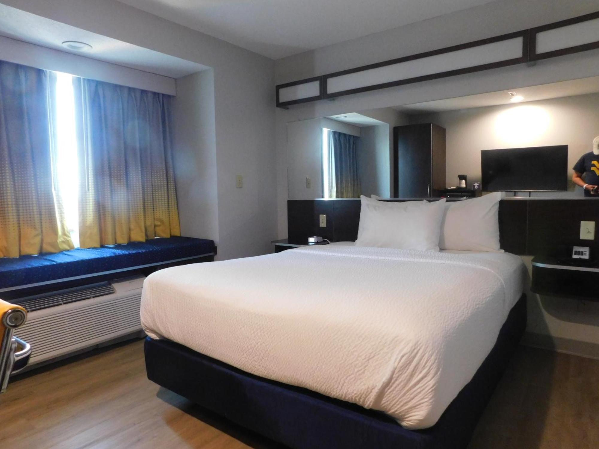 Microtel Inn & Suites By Wyndham Wheeling At The Highlands Triadelphia Exterior foto