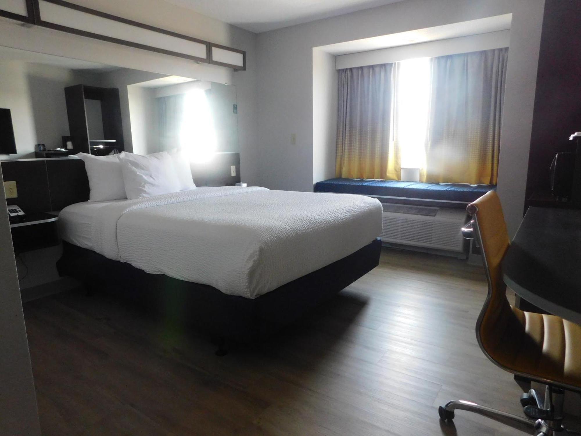 Microtel Inn & Suites By Wyndham Wheeling At The Highlands Triadelphia Exterior foto