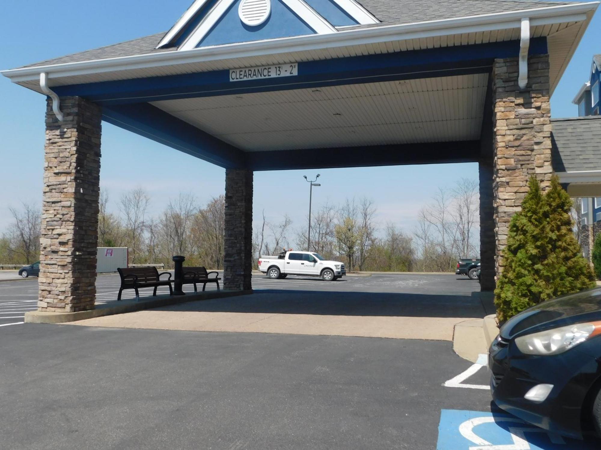 Microtel Inn & Suites By Wyndham Wheeling At The Highlands Triadelphia Exterior foto