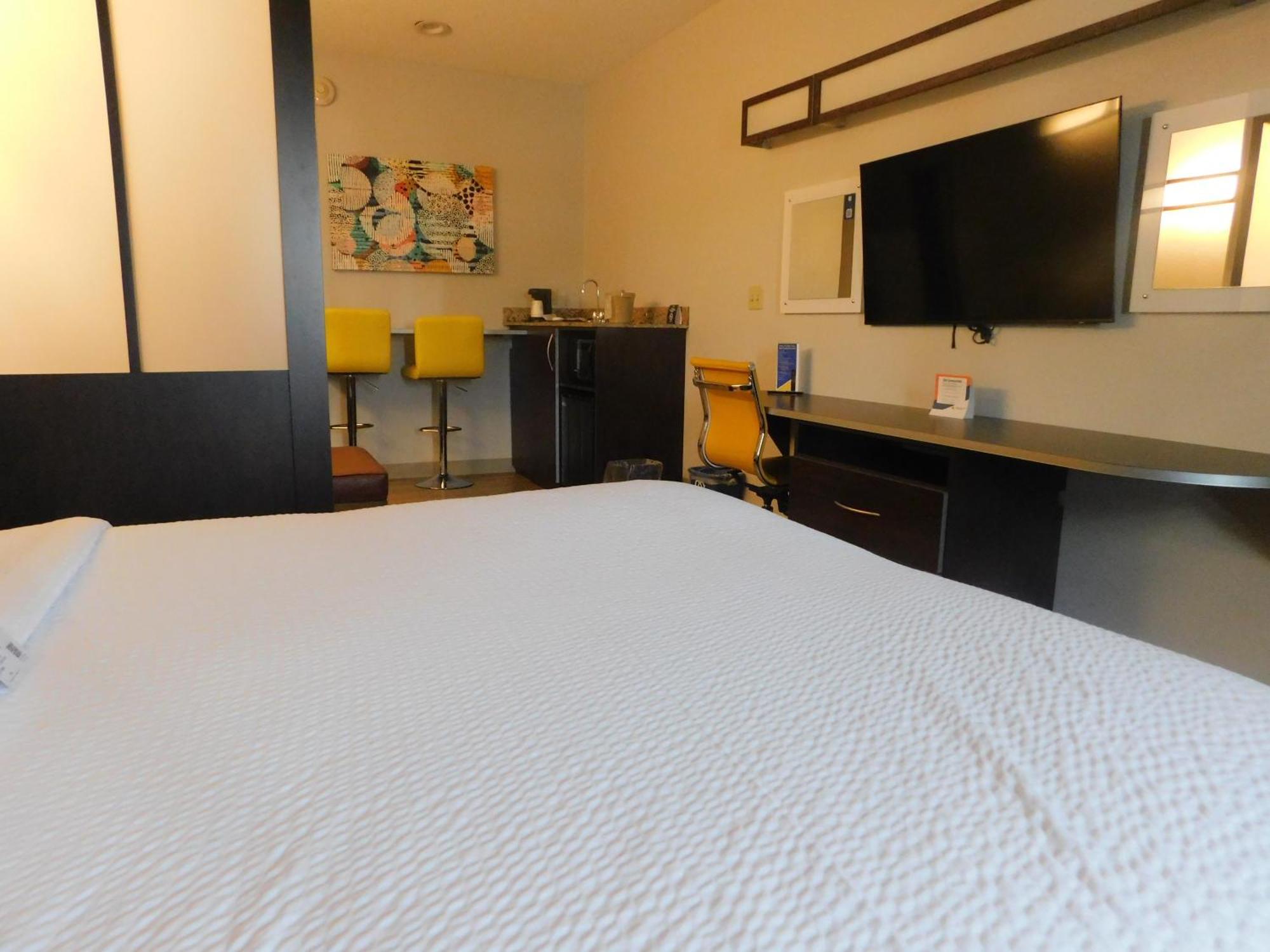 Microtel Inn & Suites By Wyndham Wheeling At The Highlands Triadelphia Exterior foto