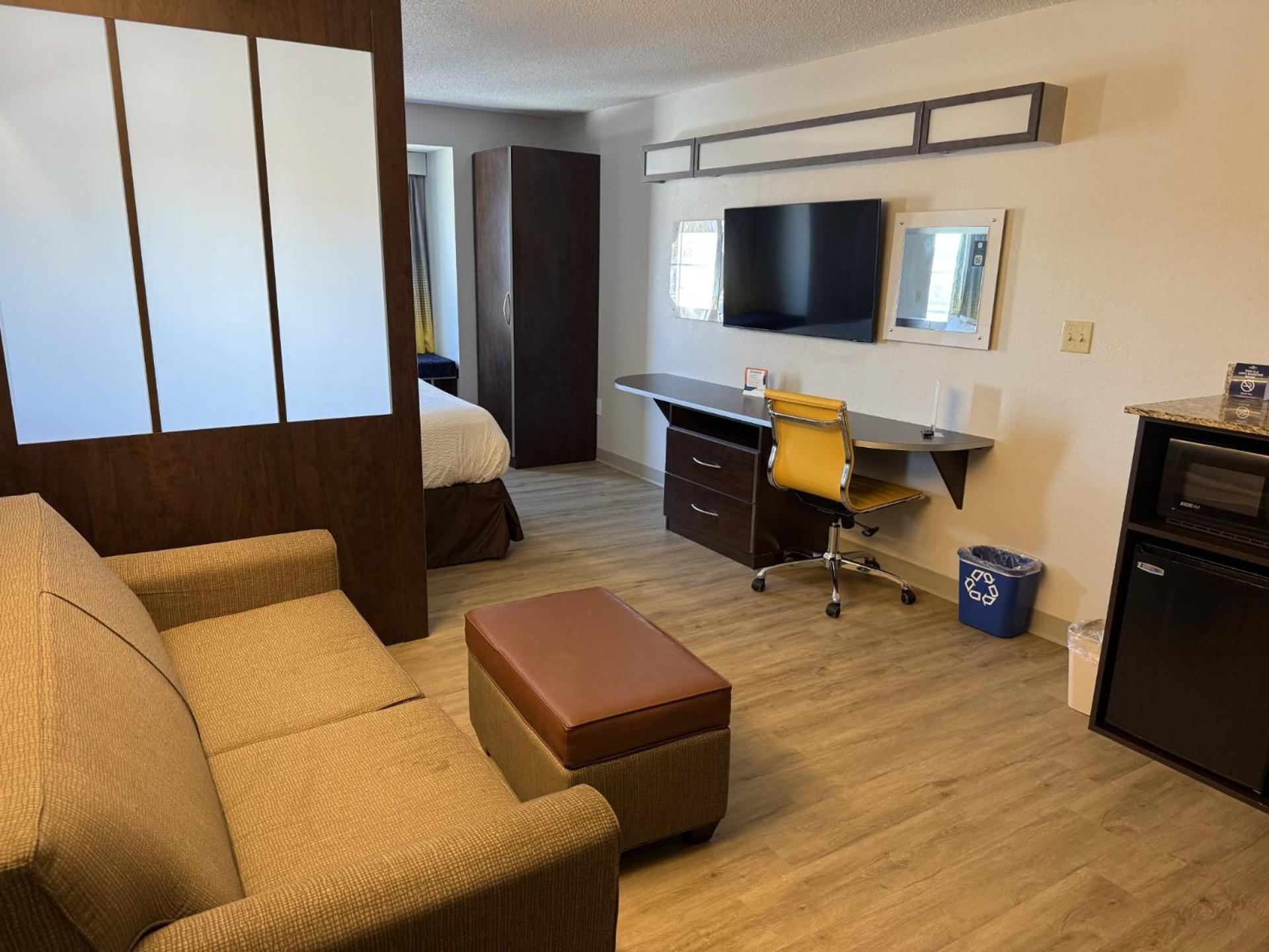 Microtel Inn & Suites By Wyndham Wheeling At The Highlands Triadelphia Exterior foto