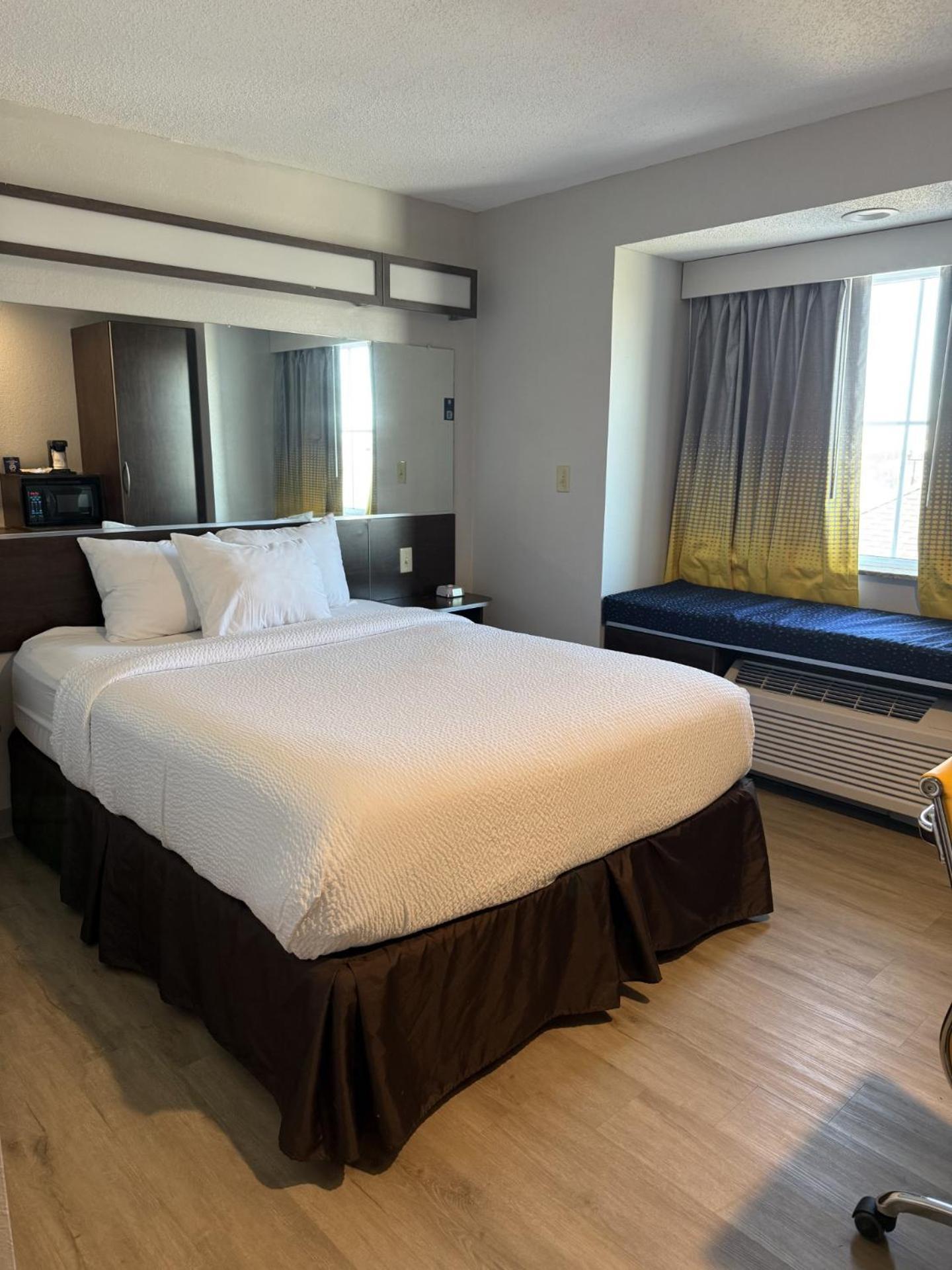Microtel Inn & Suites By Wyndham Wheeling At The Highlands Triadelphia Exterior foto